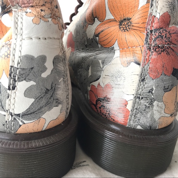*SOLD* White Floral Doc Martens - Picture 6 of 7